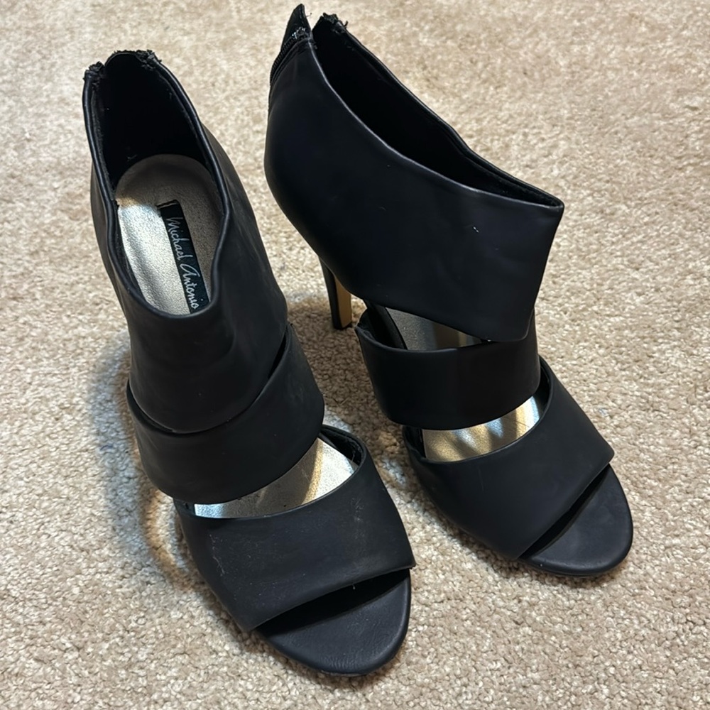 Michael Antonio black heels size 7